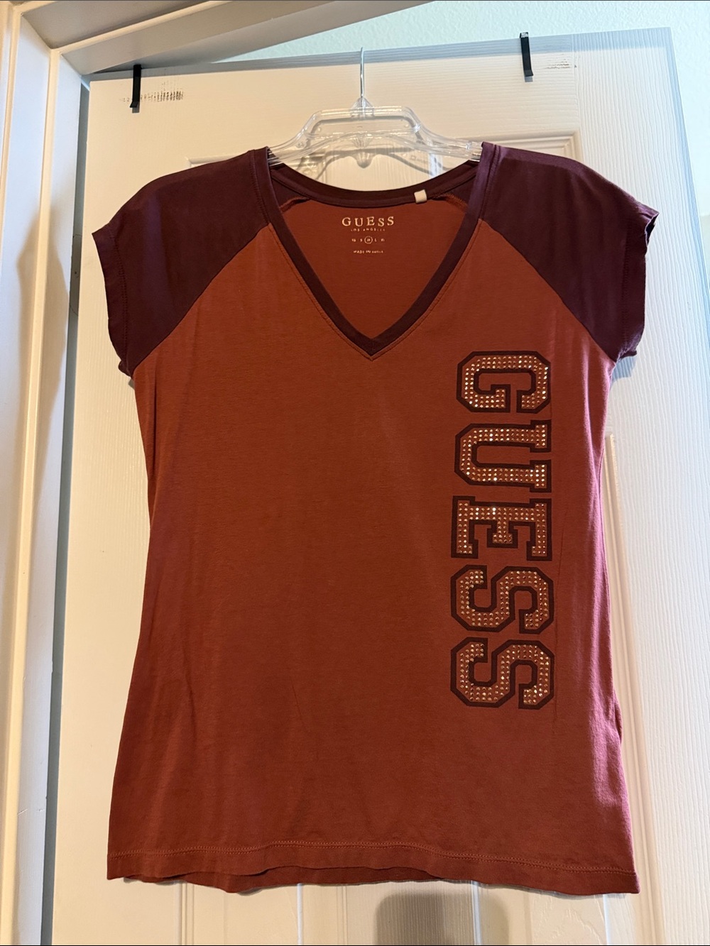 GUESS Two-Tone Rust & Burgundy V-Neck Logo Tee